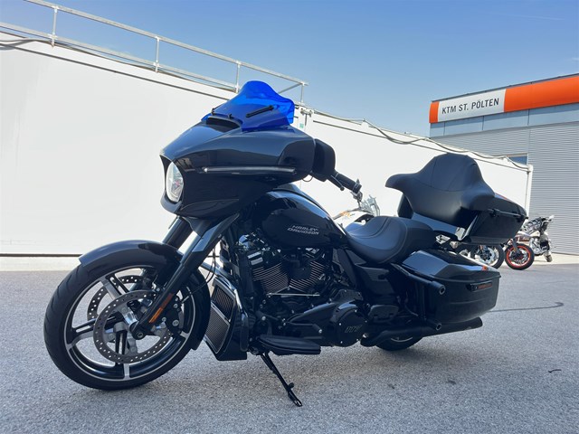 Harley-Davidson Street Glide FLHX (Vivid Black/Black Finish) - Bild 9