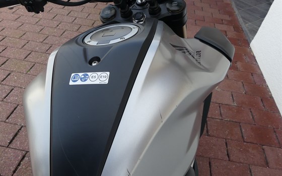 Gebrauchtmotorrad Honda CB125R - Bild 6