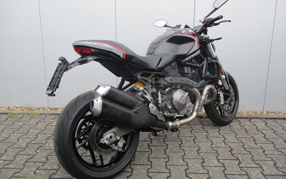 Gebrauchtmotorrad Ducati Monster 821 Stealth - Bild 6