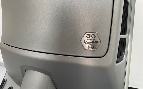 Neufahrzeug Vespa GTS 310 Edizione Ottantesimo - Bild 11