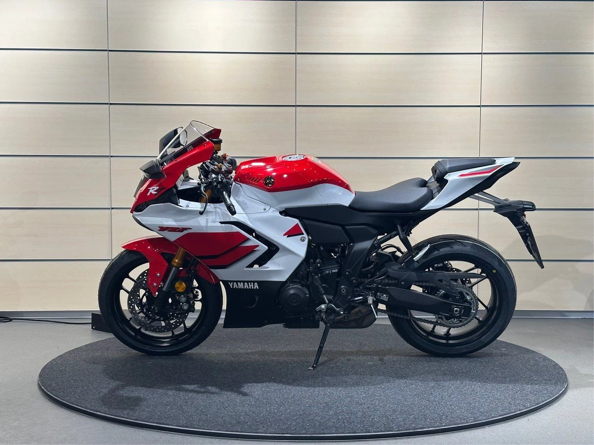 Yamaha R7