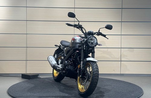 Gebrauchtmotorrad Yamaha XSR125 Legacy
