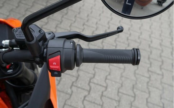 Neufahrzeug KTM 125 SMC R - Bild 14
