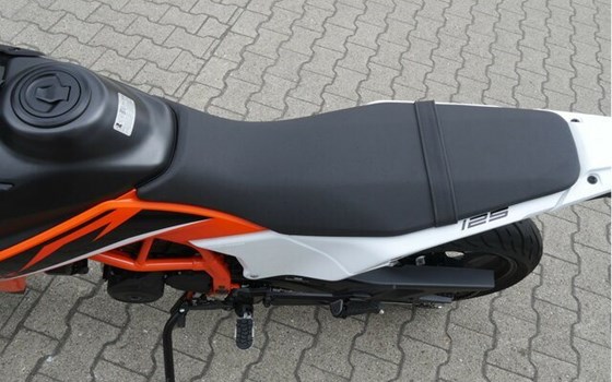 Neufahrzeug KTM 125 SMC R - Bild 19
