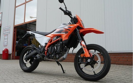 Neufahrzeug KTM 125 SMC R - Bild 21
