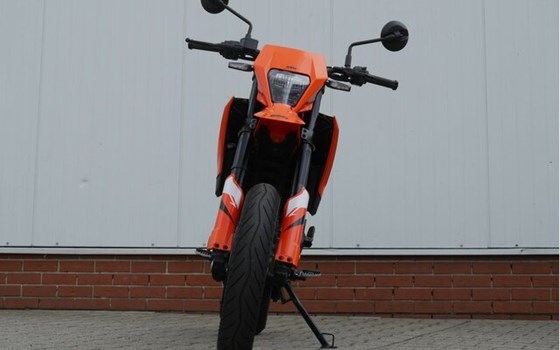 Neufahrzeug KTM 125 SMC R - Bild 23