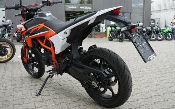 Neufahrzeug KTM 125 SMC R - Bild 9