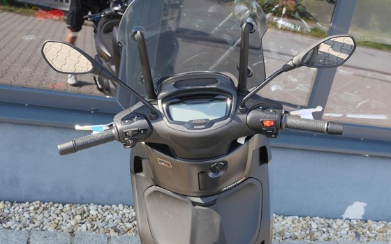 Neufahrzeug Piaggio Beverly 400 S - Bild 9