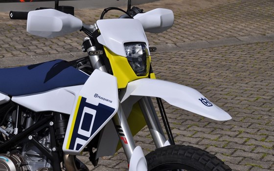 Gebrauchtmotorrad Husqvarna 701 Enduro - Bild 3