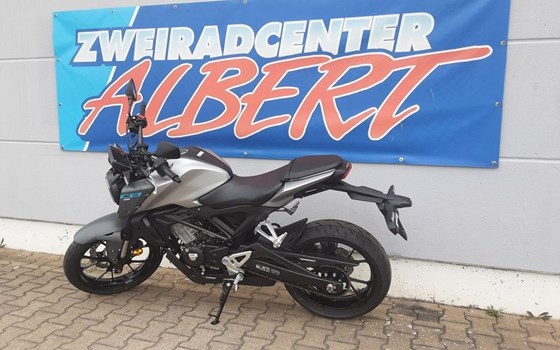 Gebrauchtmotorrad Honda CB125R - Bild 3