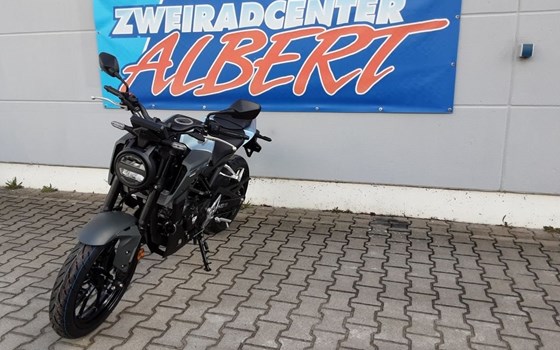 Gebrauchtmotorrad Honda CB125R - Bild 9