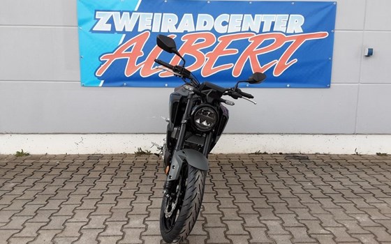 Gebrauchtmotorrad Honda CB125R - Bild 8