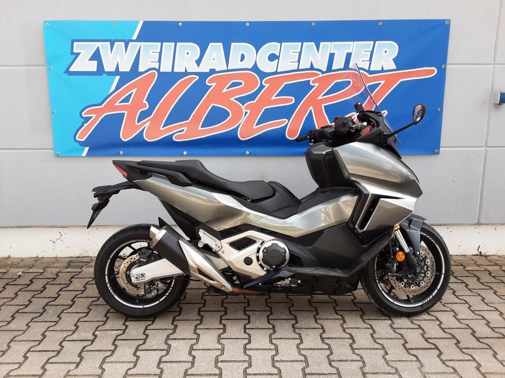 Honda Forza 750