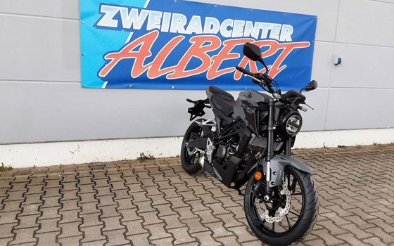 Gebrauchtmotorrad Honda CB125R - Bild 10