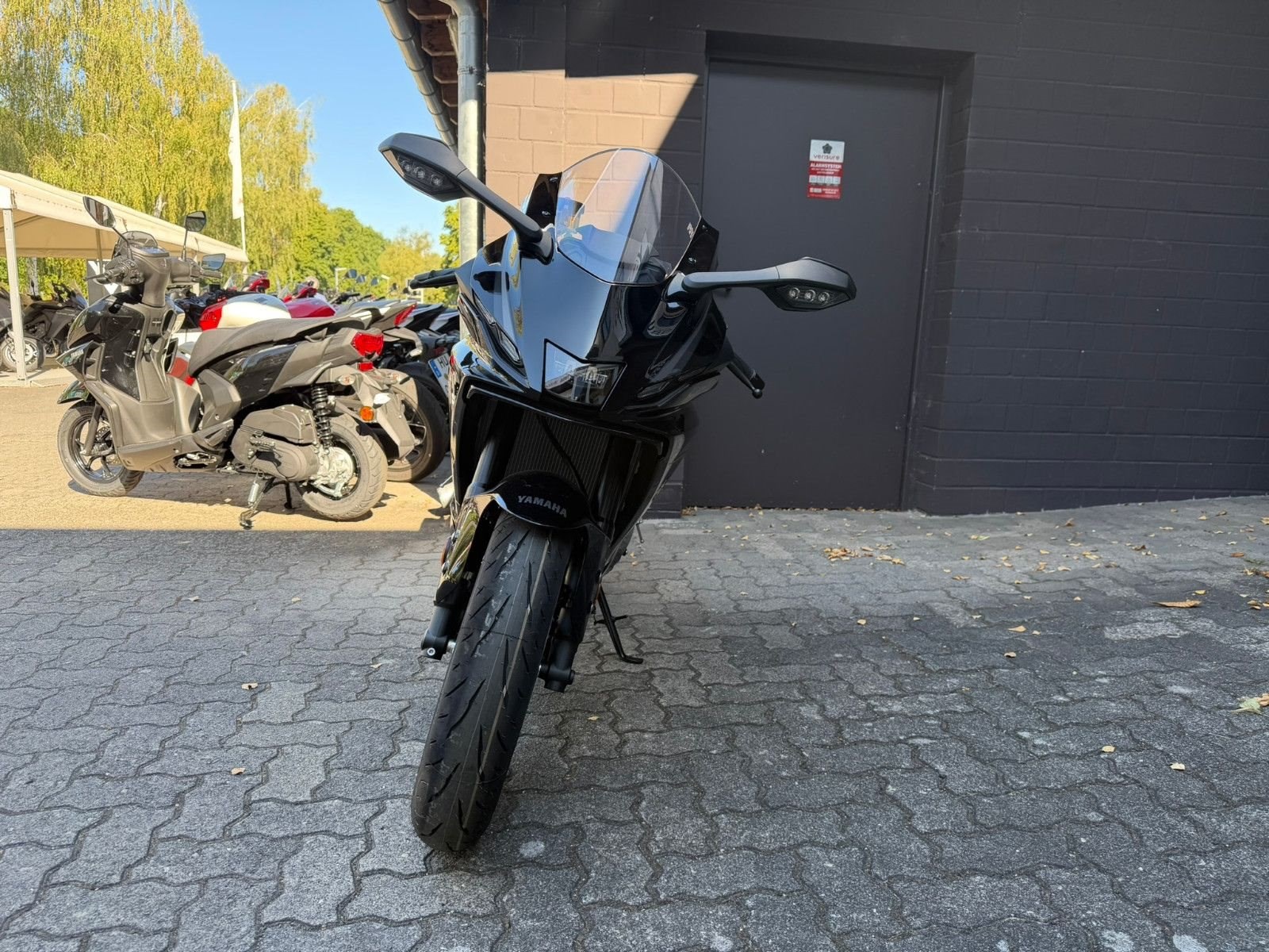 Yamaha R7