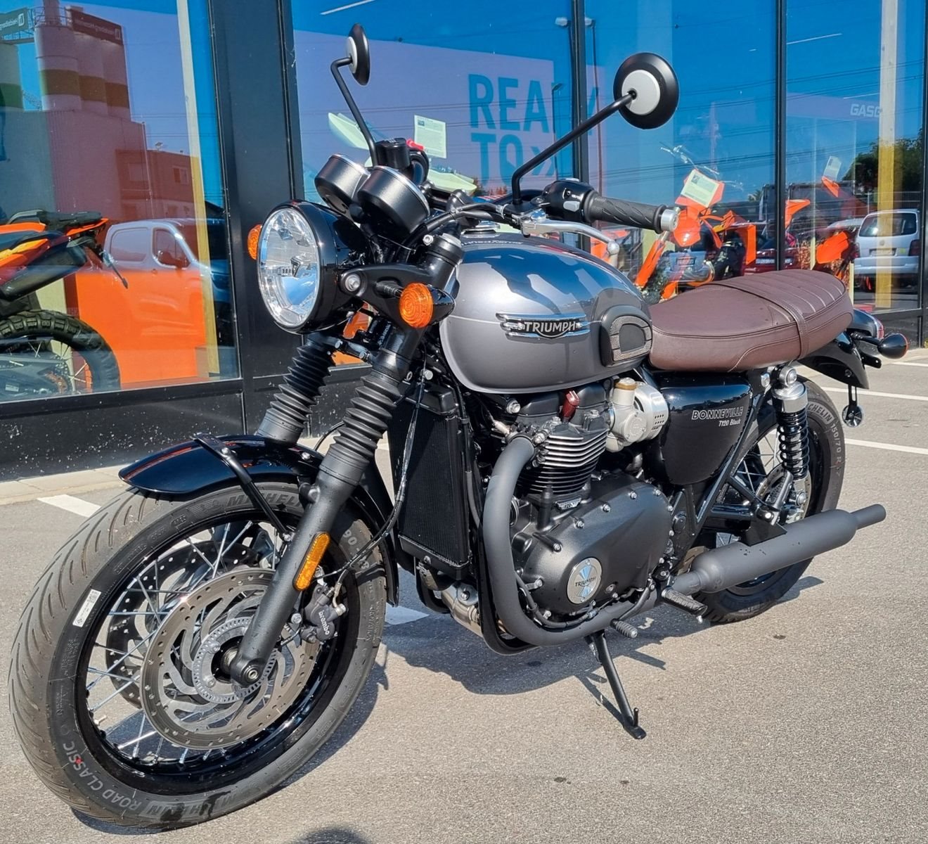 Triumph Bonneville T120 Black