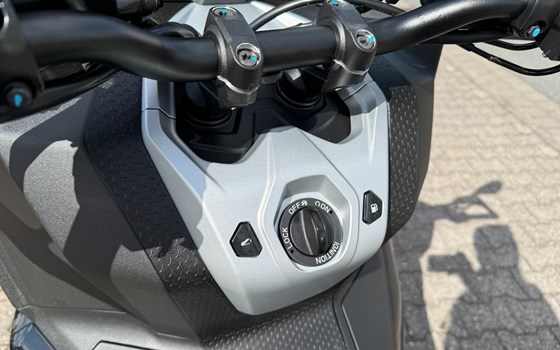 Neufahrzeug Aprilia SR GT 400 - Bild 16