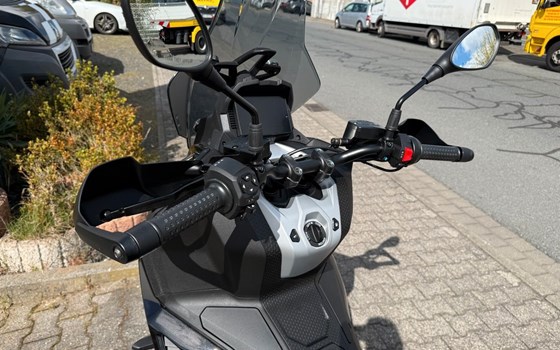 Neufahrzeug Aprilia SR GT 400 - Bild 18