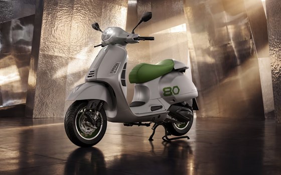 Neufahrzeug Vespa GTS 310 Edizione Ottantesimo - Bild 2