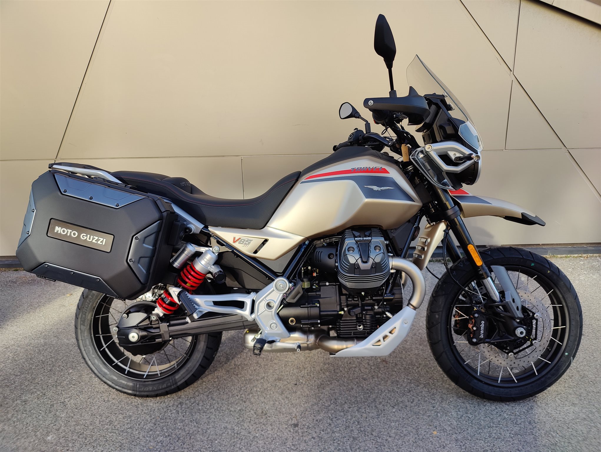 Moto Guzzi V85 TT Travel
