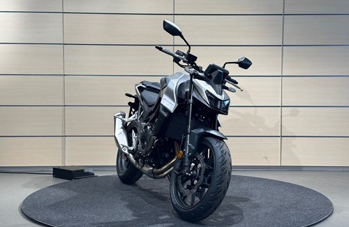 Neumotorrad Honda CB750 Hornet