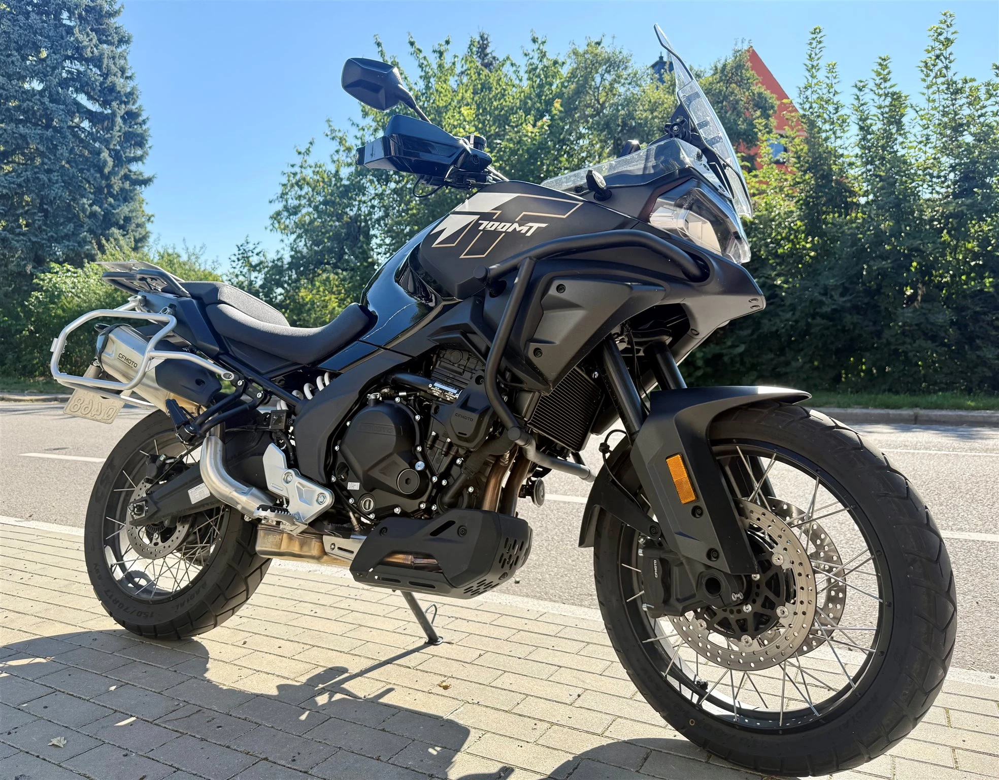 CFMOTO 700MT