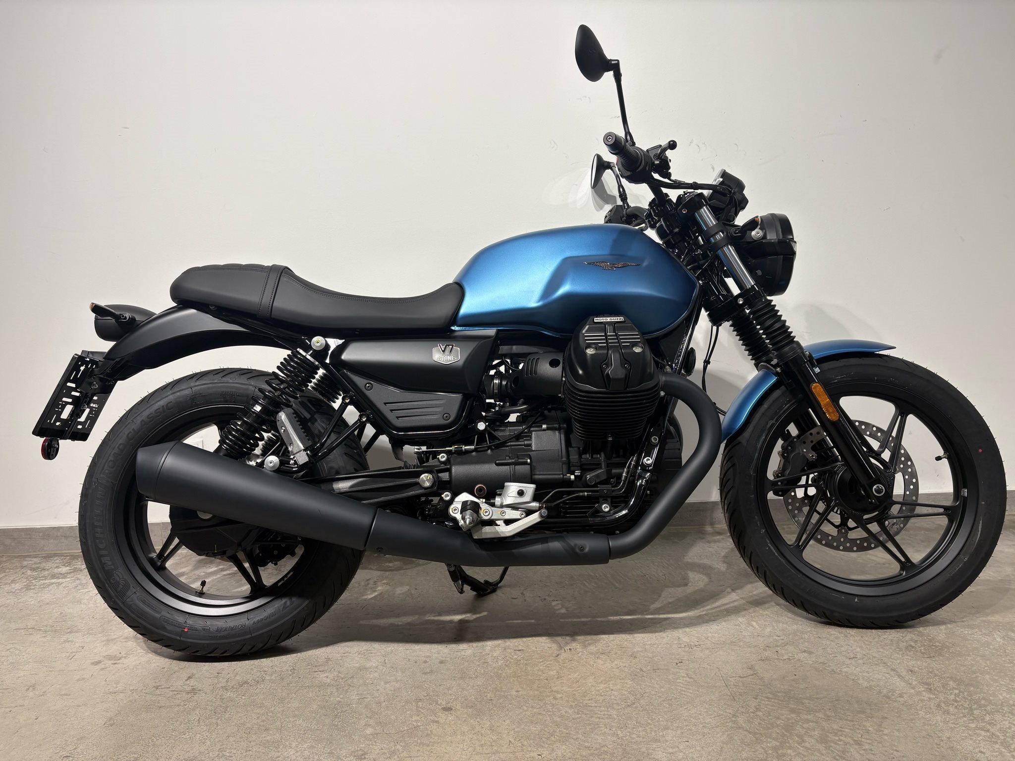Moto Guzzi V7 Stone