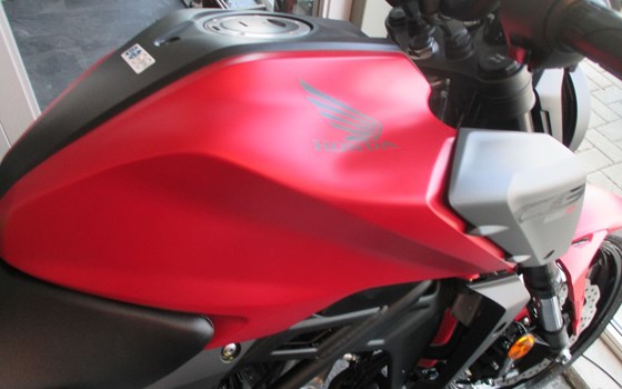 Gebrauchtmotorrad Honda CB125R - Bild 10