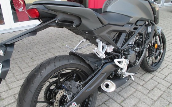 Gebrauchtmotorrad Honda CB125R - Bild 3