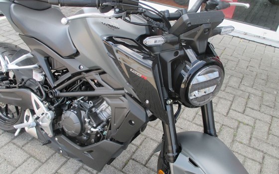 Gebrauchtmotorrad Honda CB125R - Bild 6
