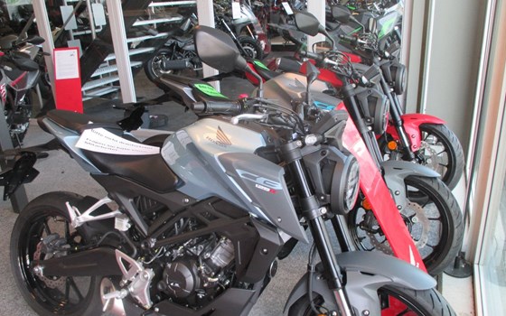 Gebrauchtmotorrad Honda CB125R - Bild 8