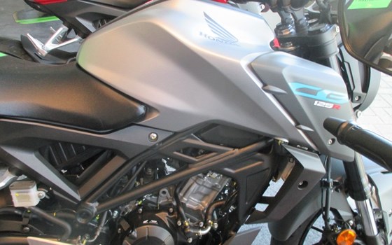 Gebrauchtmotorrad Honda CB125R - Bild 9
