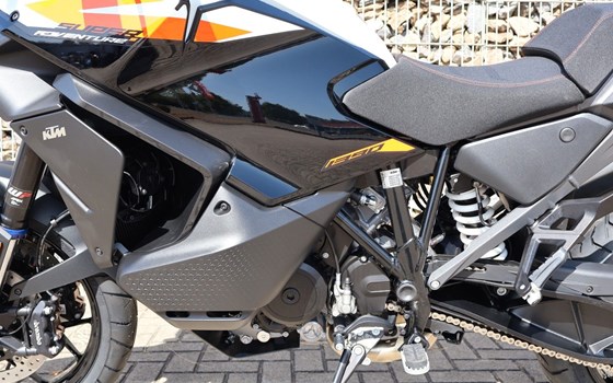 Neufahrzeug KTM 1390 Super Adventure S - Bild 3