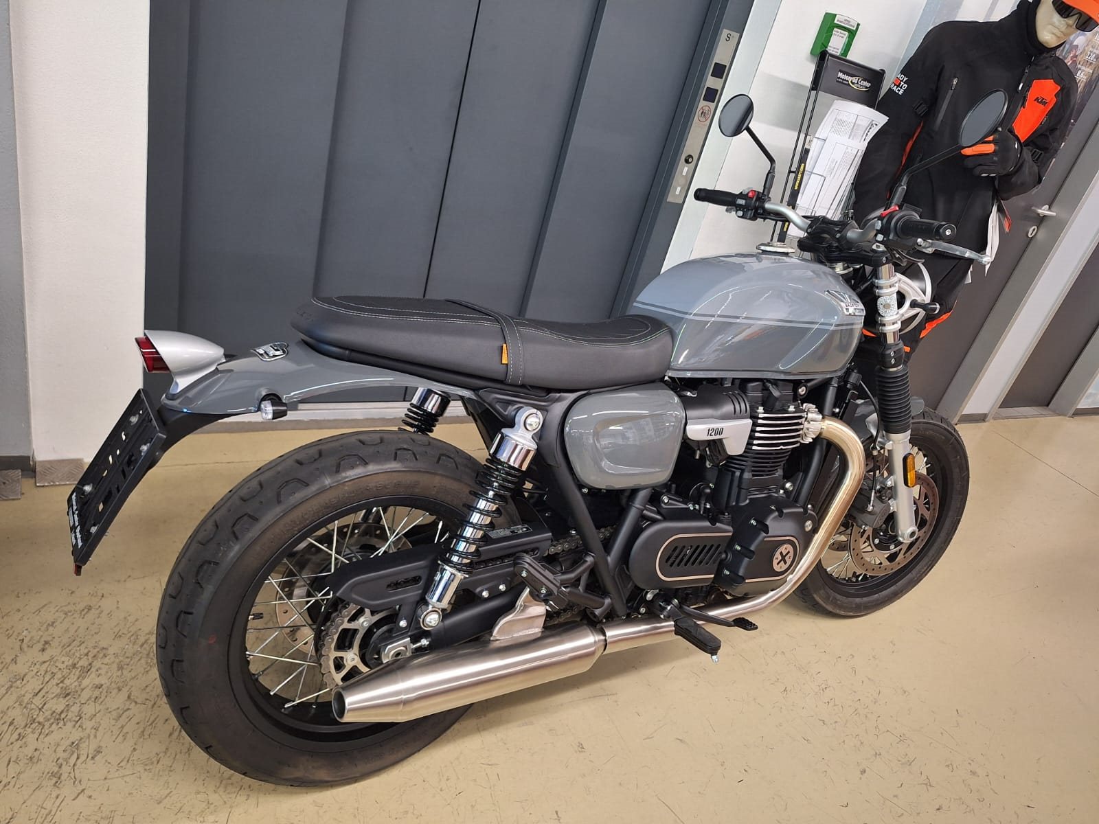 Brixton Cromwell 1200 