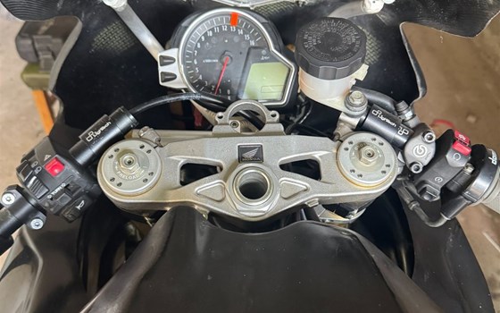 Gebrauchtmotorrad Honda CBR1000RR Fireblade - Bild 6