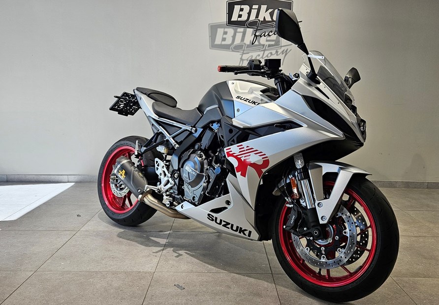Suzuki GSX-8R (silber)