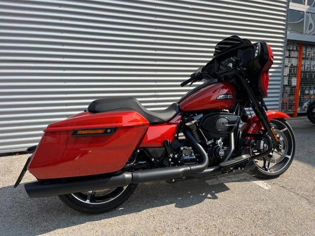 Harley-Davidson Street Glide FLHX (schwarz) - Bild 7