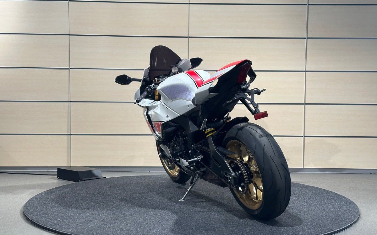 Angebot Yamaha R1 World GP 60th Anniversary