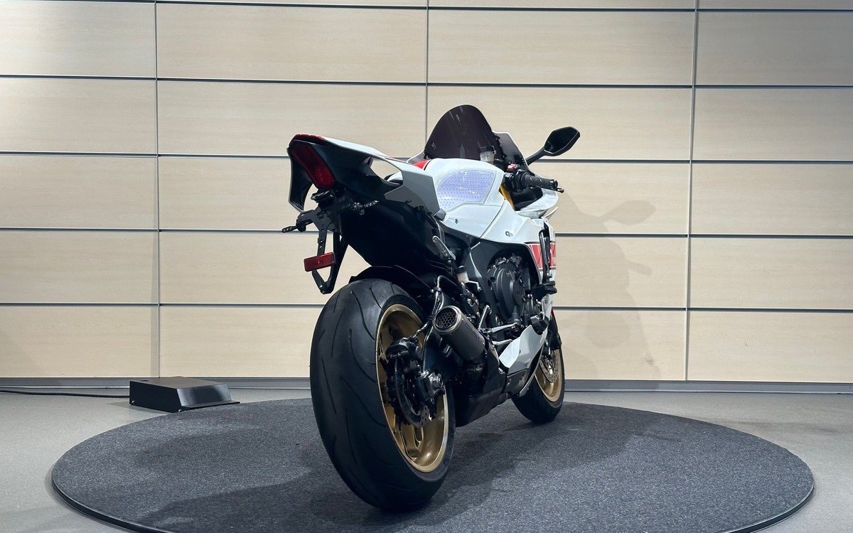 Angebot Yamaha R1 World GP 60th Anniversary
