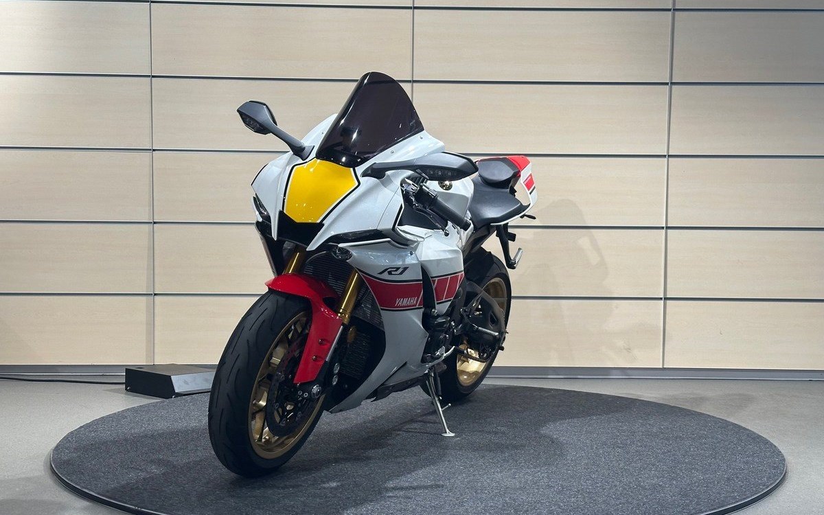 Angebot Yamaha R1 World GP 60th Anniversary