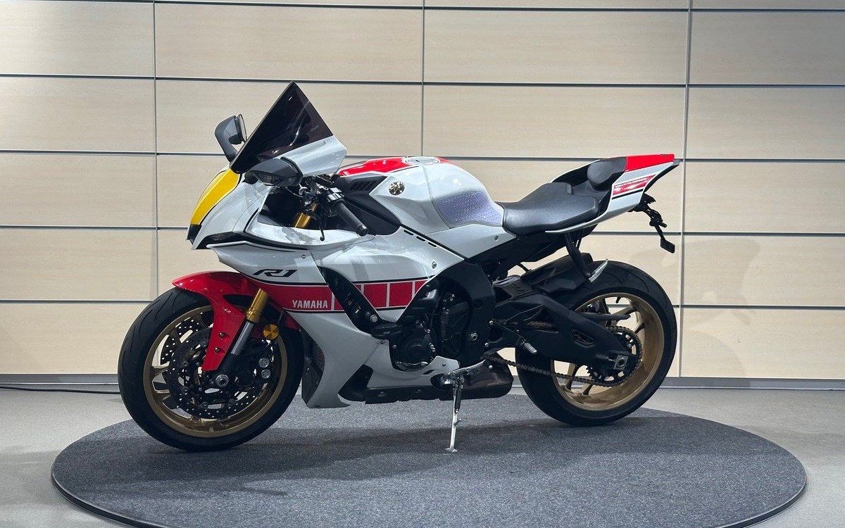 Angebot Yamaha R1 World GP 60th Anniversary