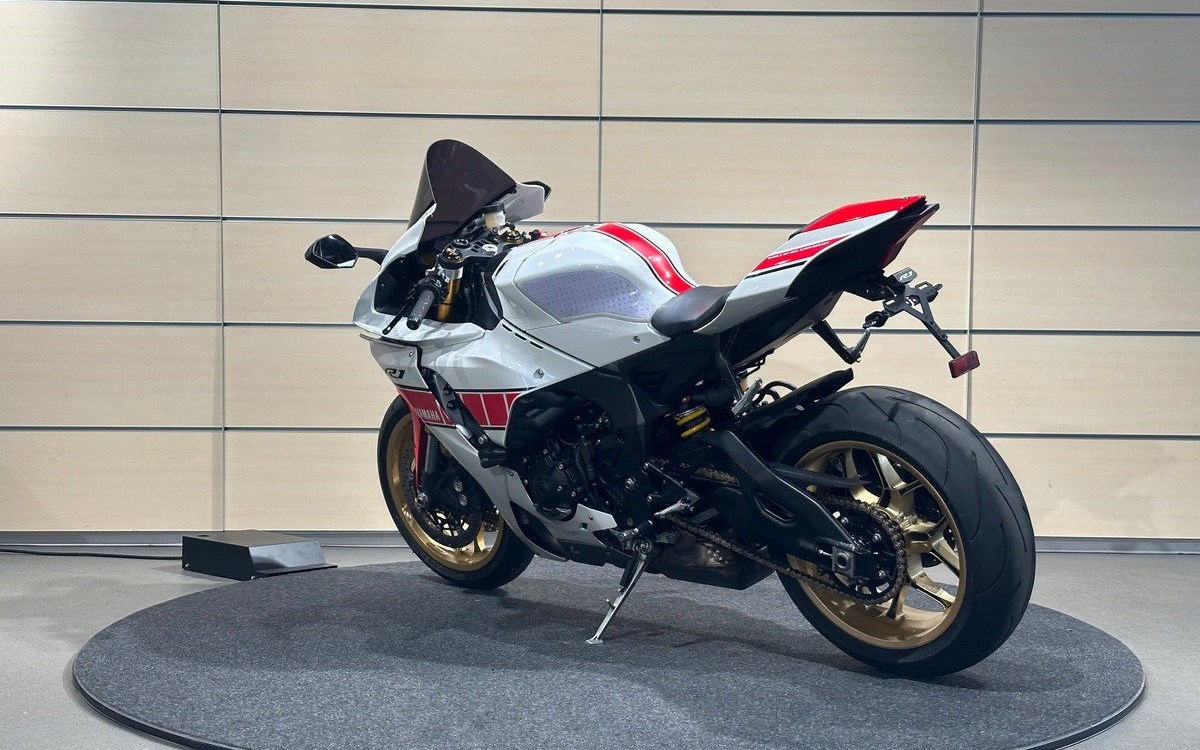 Angebot Yamaha R1 World GP 60th Anniversary