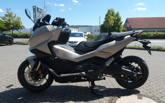 Gebrauchtmotorrad Honda Forza 750 - Bild 6