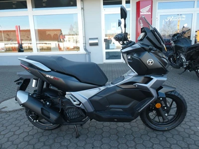 SR1 ADV 125 ABS TCS