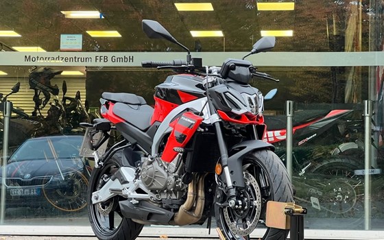 Gebrauchtmotorrad Aprilia Tuono 457 - Bild 2