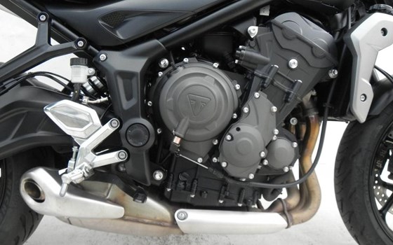 Gebrauchtmotorrad Triumph Trident 660 - Bild 12