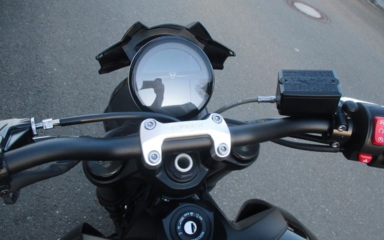 Gebrauchtmotorrad Triumph Trident 800 - Bild 10
