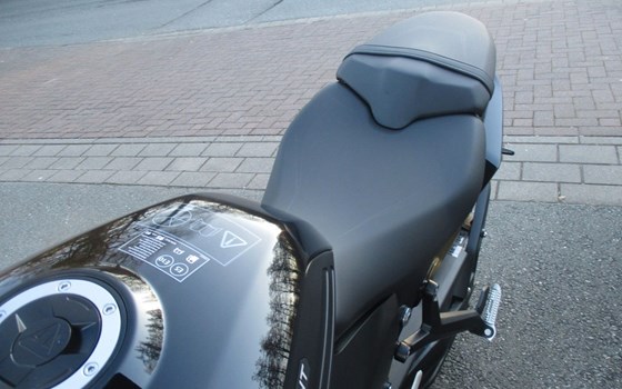 Gebrauchtmotorrad Triumph Trident 800 - Bild 13