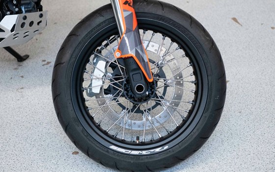 Gebrauchtmotorrad KTM 690 SMC R - Bild 11