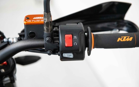 Gebrauchtmotorrad KTM 690 SMC R - Bild 9